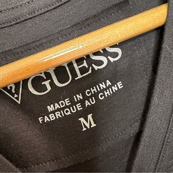 Men’s Guess Black V-neck Shirt Sz Medium - Picture 4 of 7